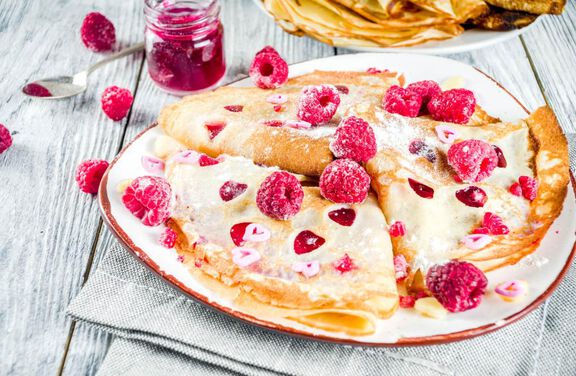 Dessert Cr&ecirc;pes with Berries