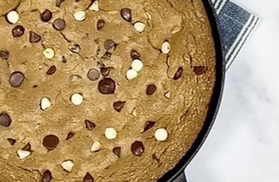 Skillet Chocolate Chip Cookie