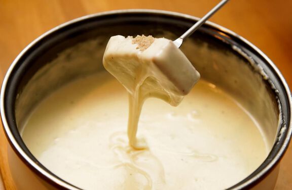 Cheddar, Onion, Apple & Hard Cider Fondue