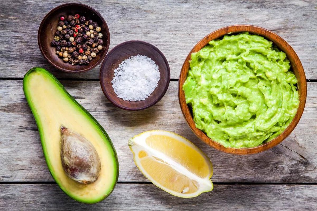 Easy Creamy Guacamole-1