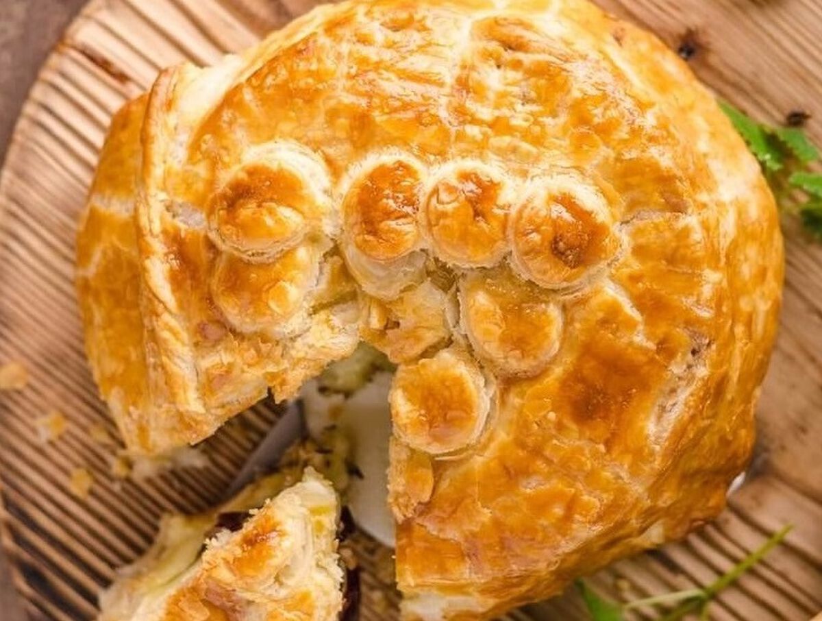 Baked Brie with Saut&eacute;d Apples and Brown Sugar-1
