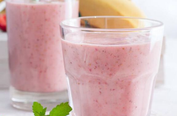 Breakfast Banana Berry Smoothie