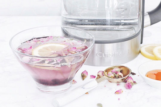 Infusion de pétales de rose stimulant le système immunitaire